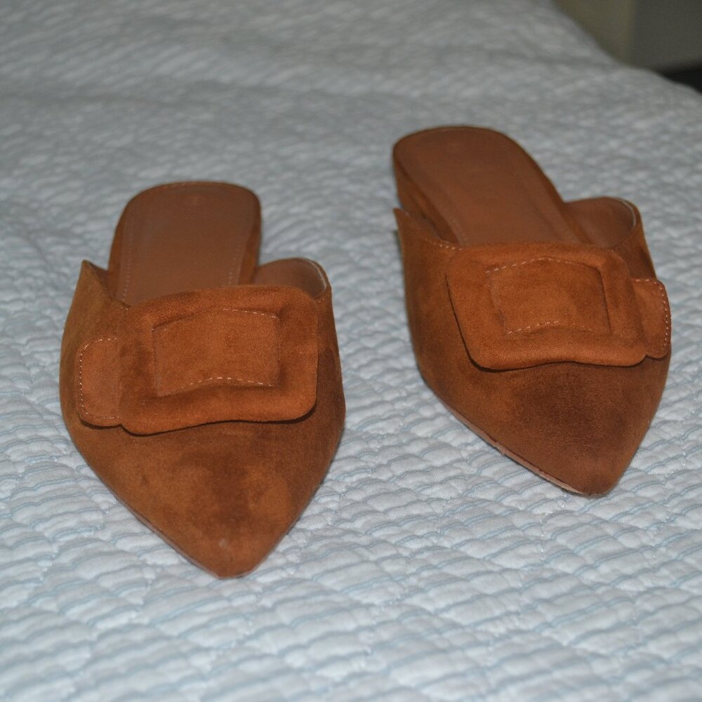 Pre owned Suede Buckle Flat Backless women shoes. Size 8. Brand is not available